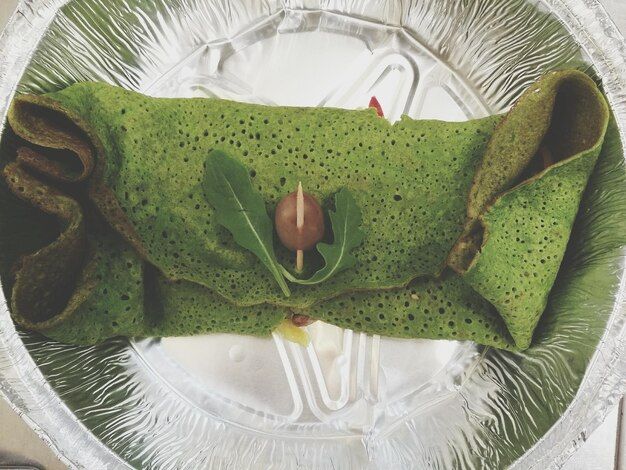 Jak wykorzystać naturalne surowce w nowoczesnym wzornictwie: Praktyczny przewodnik na 2026 rok